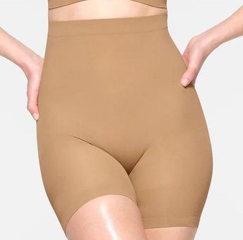 SEAMLESS SCULPT HIGH-WAISTED ABOVE THE KNEE SHORT | CLAY