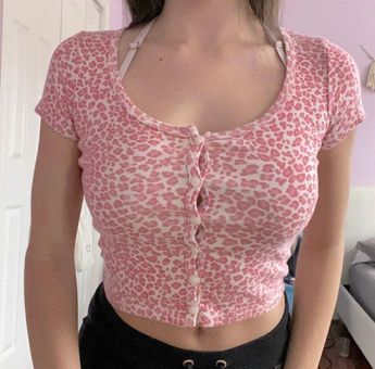 Brandy Melville Pink Cheetah Print Zelly Crop Top Size XS - $29 (17% Off  Retail) - From roya