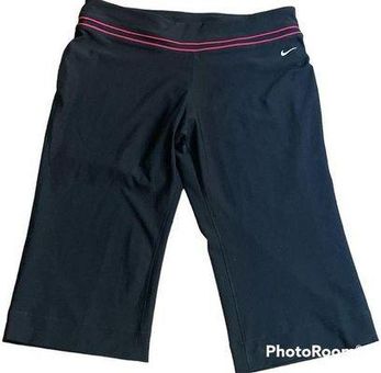 NIKE Dry Fit Women's Black Athletic Capri Pants Size Medium.