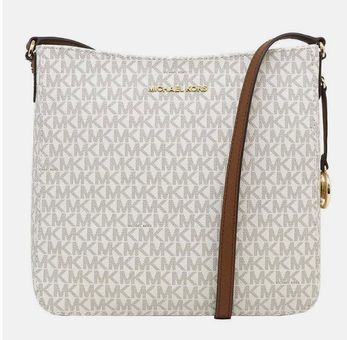 Michael Kors Jet Set Travel - Large Messenger  Michael kors jet set, Michael  kors, Travel messenger bag