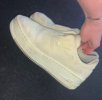rastro Ernest Shackleton Plata Nike Air Force 1 Sage XX Yellow Size 7 - $77 - From Julia