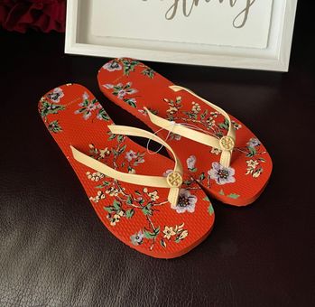 Tory burch store daisy flip flops