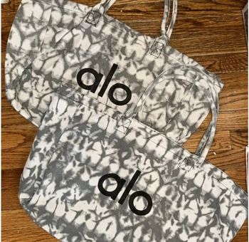 Alo Yoga TOTE Gray - $33 (67% Off Retail) New With Tags - From