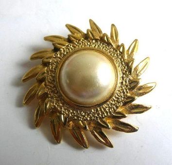 Gold Tone Round Sun Rays Flower Faux Pearl Brooch Pin Floral Sunny Vintage  1980s - $17 - From Echo