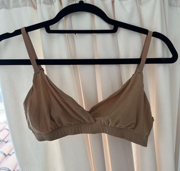 SKIMS - FITS EVERYBODY CROSSOVER BRALETTE Tan - $19 (44