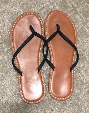 abercrombie leather flip flops