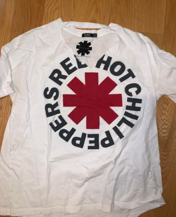 t shirt red hot chili peppers bershka