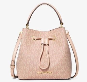 MICHAEL KORS SURI SMALL BUCKET CROSSBODY, Women's Fashion, Bags