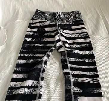 Lululemon Great black and white striped palms leggings Size 4 - $27 - From  Holly