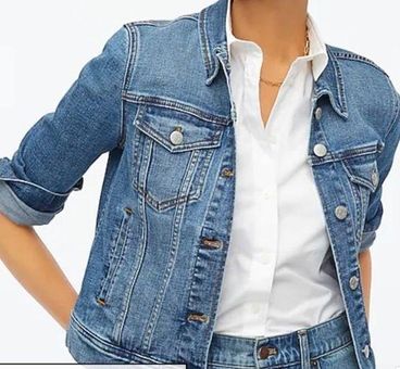 3 Ways to Wear Denim Jackets - Petite Style Script