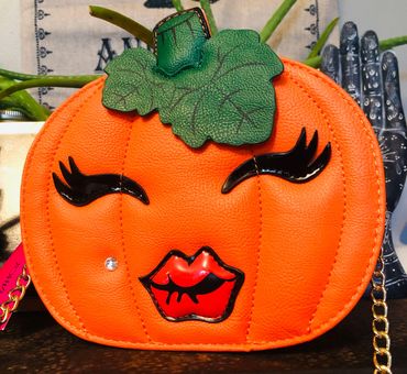 Betsy Johnson skull purse Halloween - Women's handbags