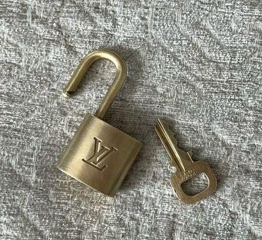 340 Authentic LOUIS VUITTON Lock & Key set Padlock brass