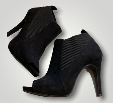 Vera wang top peep toe booties