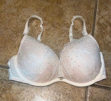 Brand new Victoria's Secret bra size 34DDD it has