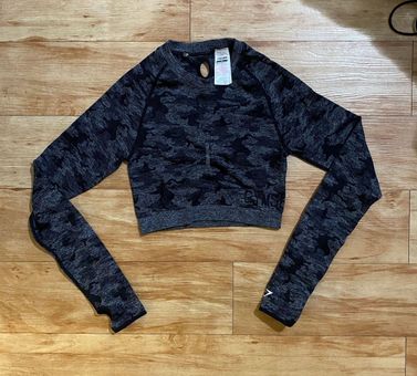 Gymshark Camo Crop Top Gray Size M - $27 (46% Off Retail