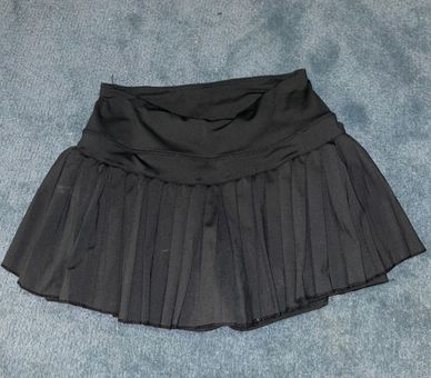 Black Pleated Tennis Skirt – Gold Hinge