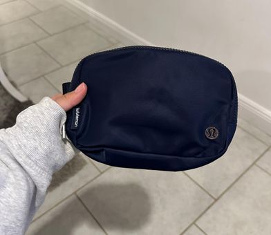 Lululemon Everywhere Belt Bag Crossbody Bag True Navy in