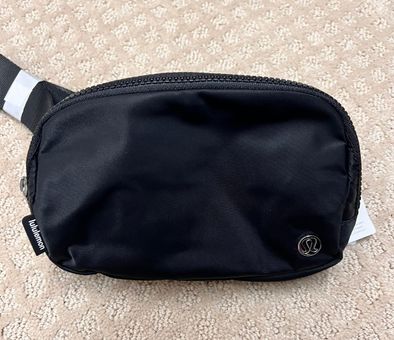 NWT Lululemon Everywhere Belt Bag Crossbody Extended Strap - Black