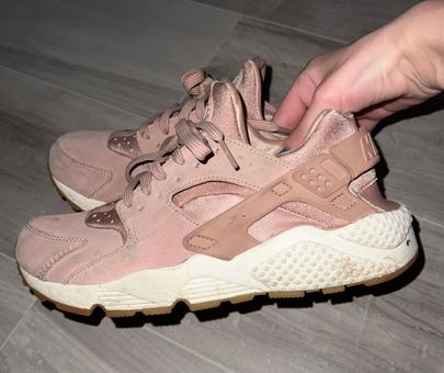 Sabio soborno Adolescencia Nike Air Huarache Run 'Particle Beige' Pink Size 8 - $60 (76% Off Retail) -  From aly