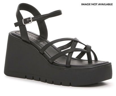 13 Comfortable Walking Sandals that Don't Sacrifice Style