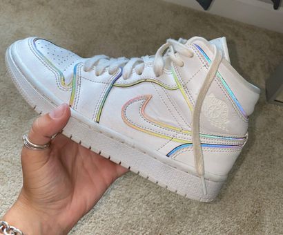 women's air jordan 1 mid se iridescent trim