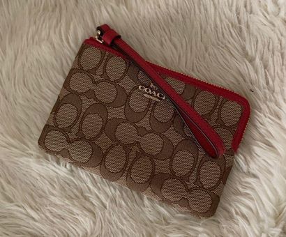 COACH Small Wristlet in Leather in Brown