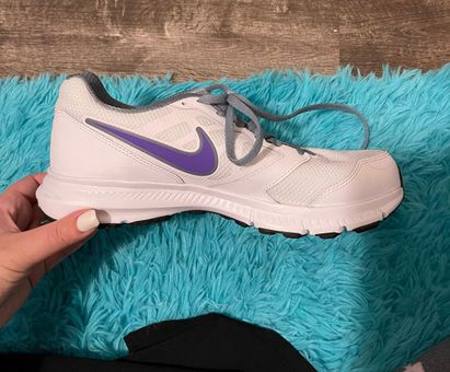 Enseñando editorial capacidad Nike Downshifter 6 Running Shoes White Size 10 - $60 (14% Off Retail) -  From Molly