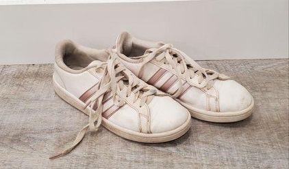 Adidas sneakers with sales rose gold stripes