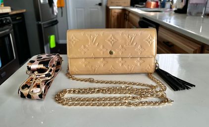 Authentic Louis Vuitton Vernis Sarah Wallet On Chain Crossbody