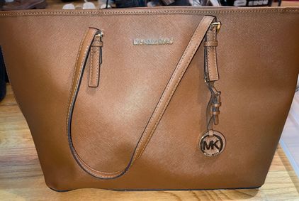 snorkel Meningsfuld hale Michael Kors Jet Set Medium Saffiano Leather Top-Zip Tote Bag Brown - $100  (66% Off Retail) - From Vanessa