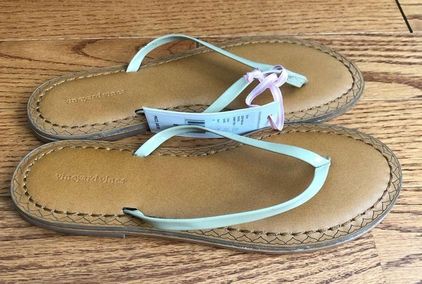 Vineyard Vines NWT Skinny Strap Patent Leather Flip Flops