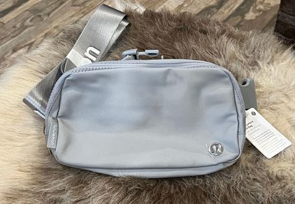 Lululemon NWT WORDMARK True Silver Grey Extended Strap Everywhere Belt Bag  Gray - $59 New With Tags - From Jersey