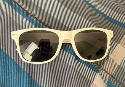 SOLD 💌🚫 90s round sunglasses Starting bid $5 All bids must go up by $2!!  BIN: $8 Shipping is calculated at checkout (not included... | Instagram