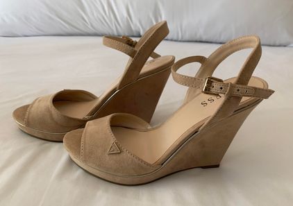 guess tan wedges