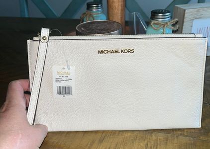 Michael Kors NWT Large Wristlet Clutch White - $45 (64% Off Retail) New  With Tags - From Kristi