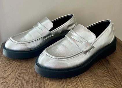 Souvenir næse Lærerens dag ZARA Metallic Silver Oxford Loafers Size 5.5 - $30 (62% Off Retail) - From  Celeste