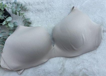 Cacique Women's Nude Simply Wire free Plunge Bra Padded Size 34DD Beige -  $19 - From Plush