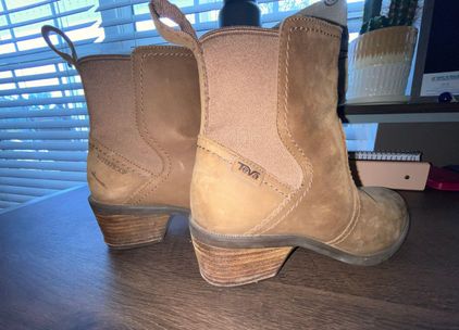 Teva Chelsea Boots Brown Size 7 90 From Eva