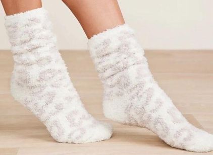 Barefoot Dreams CozyChic Barefoot In The Wild Fuzzy Socks One Size  Cream/Stone - $14 New With Tags - From Kasey