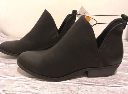 v cut booties black