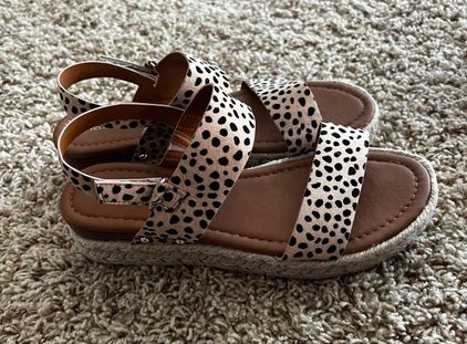 Pierre Dumas Sandals Size 9 - $27 (58% Off Retail) - From Sydney