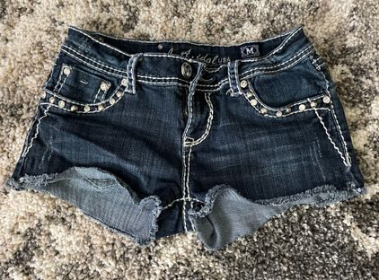 La idol deals shorts
