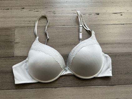 Vassarette Bra White Size 38 C - $12 (80% Off Retail) - From Carly