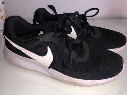 Nike Tanjun Tennis Shoes Black Size 10 - $30 (45% Off Retail) - From Lauren