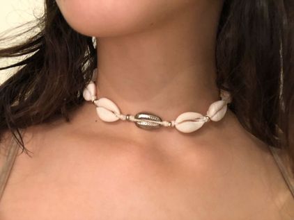 Brandy melville hotsell puka shell necklace