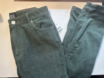 BDG Mom High Rise Green Corduroy Pants Size 24 - $30 (49% Off