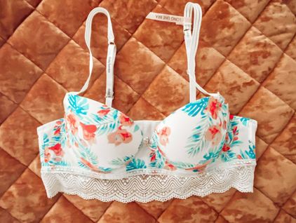 Daisy Fuentes Floral Lace Bra 36B NWOT Multi - $12 (75% Off Retail) - From  Janie