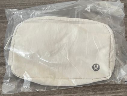 NWT LULULEMON EVERYWHERE BELT BAG White Opal OS