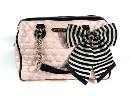 Betsey Johnson Bags | Betsey Johnson Mini Bow Blush Quilted Satchel |  Color: Black/Pink | Si… | Betsey johnson handbags, Betsey johnson bags,  Betsy johnson handbags