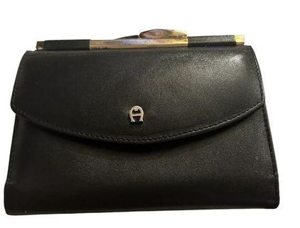 Etienne Aigner Vintage Stunning black leather wallet gold